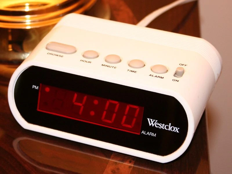 Image of a digital alarm clock radio showing time 4:00 PM