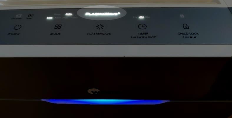 Winix HR900 air purifier PlasmaWave logo glowing example